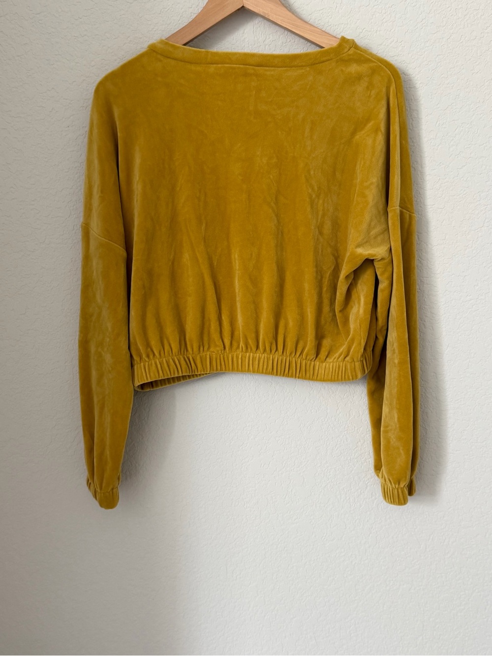 Truth by Republic Mustard Velvet Cropped Sweatshirt Size Small - Picture 3 of 9